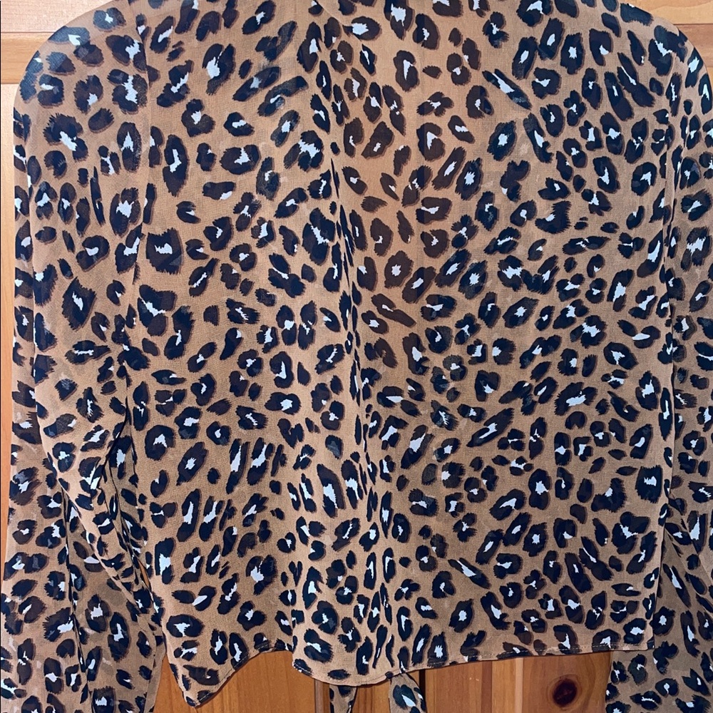 Leopard Print Tie-Front Blouse ๐๐ค - Picture 12 of 16